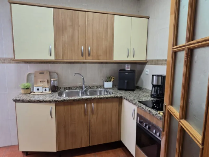 House - Detached Villa в продаже в Torremolinos, Málaga. В доме 3 спален и 1 ванных комнат. Площадь дома 65 м²