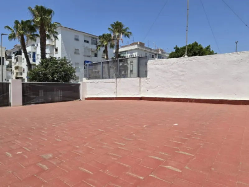 House - Detached Villa в продаже в Torremolinos, Málaga. В доме 3 спален и 1 ванных комнат. Площадь дома 65 м²