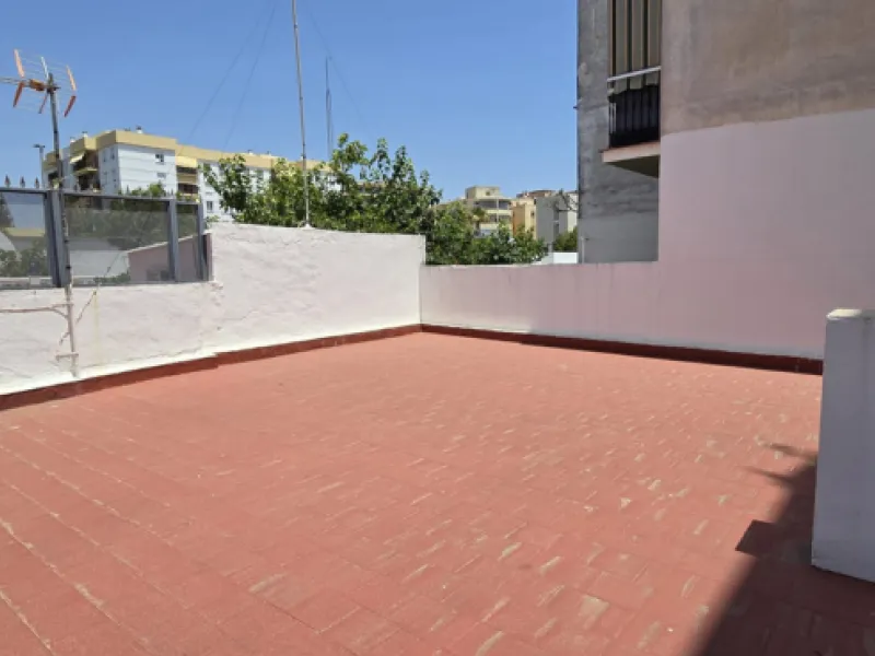 House - Detached Villa в продаже в Torremolinos, Málaga. В доме 3 спален и 1 ванных комнат. Площадь дома 65 м²