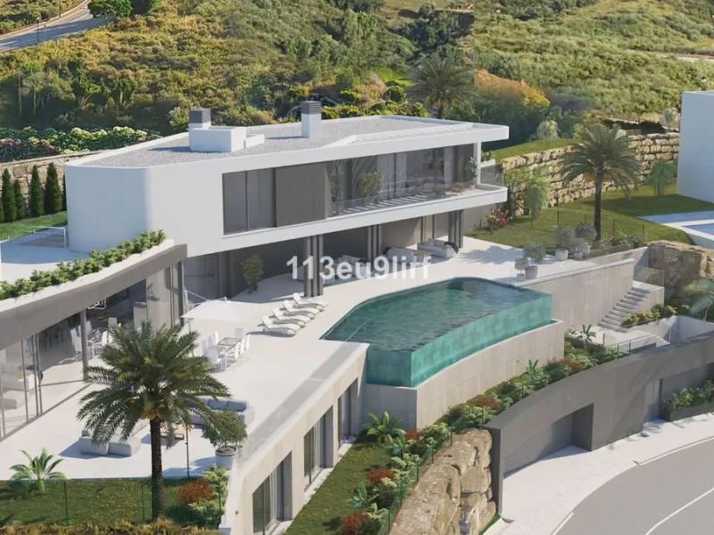 Residential plot with retaining wall and preliminary project. This plot offers panoramic sea, mountain and golf views and is located within La Cala Golf Resort with three 18 hole championship golf courses, Clubhouse, Hotel and Spa, 24 hour onsite security