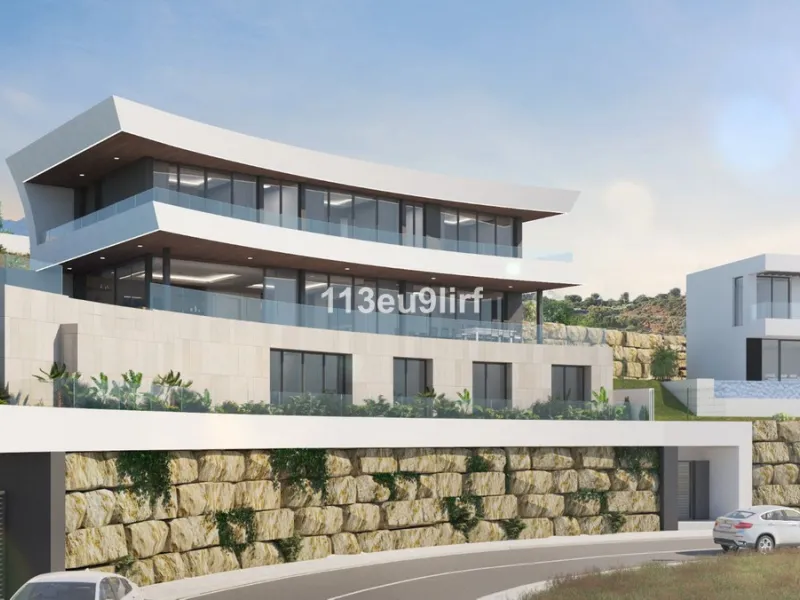 Residential plot with retaining wall and preliminary project. This plot offers panoramic sea, mountain and golf views and is located within La Cala Golf Resort with three 18 hole championship golf courses, Clubhouse, Hotel and Spa, 24 hour onsite security
