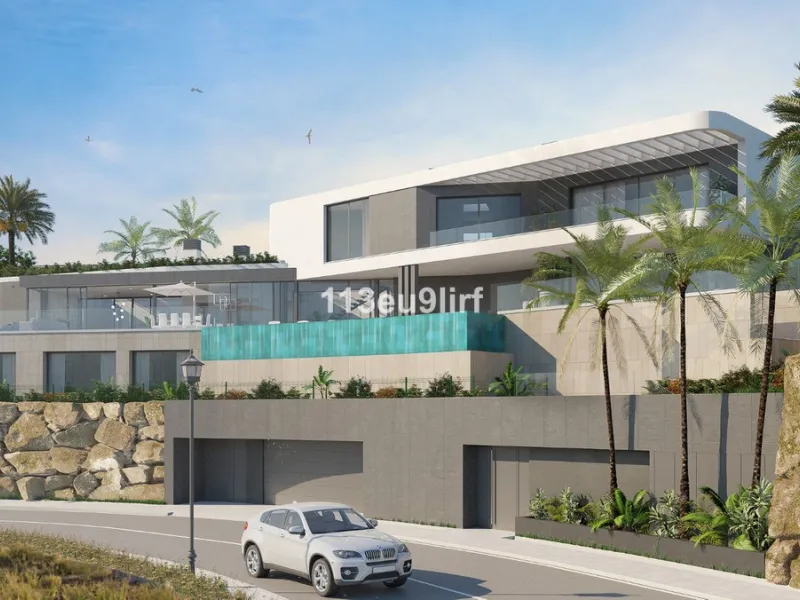 Residential plot with retaining wall and preliminary project. This plot offers panoramic sea, mountain and golf views and is located within La Cala Golf Resort with three 18 hole championship golf courses, Clubhouse, Hotel and Spa, 24 hour onsite security