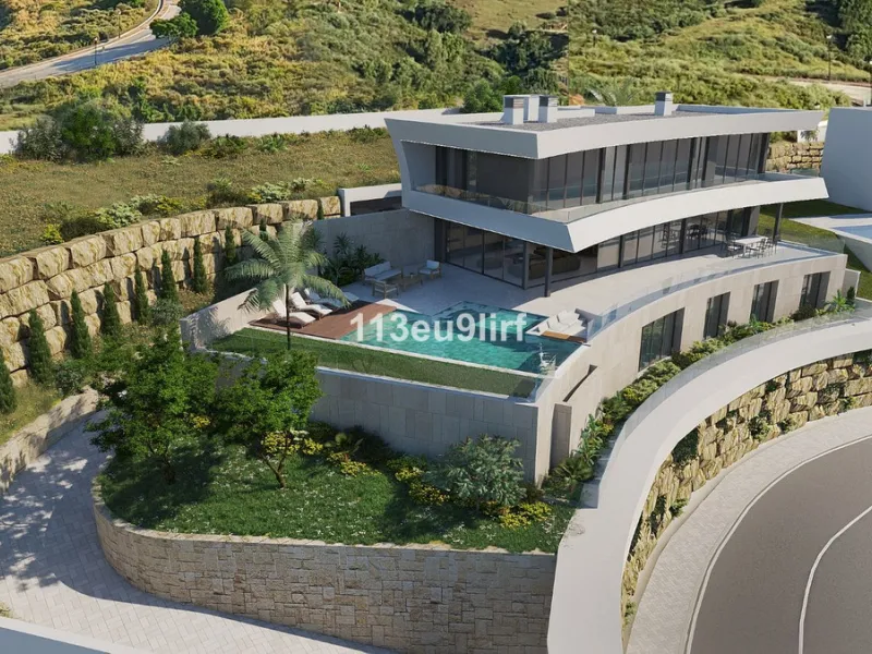Residential plot with retaining wall and preliminary project. This plot offers panoramic sea, mountain and golf views and is located within La Cala Golf Resort with three 18 hole championship golf courses, Clubhouse, Hotel and Spa, 24 hour onsite security