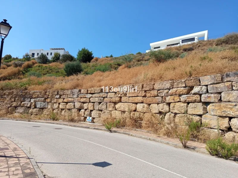 Residential plot with retaining wall and preliminary project. This plot offers panoramic sea, mountain and golf views and is located within La Cala Golf Resort with three 18 hole championship golf courses, Clubhouse, Hotel and Spa, 24 hour onsite security