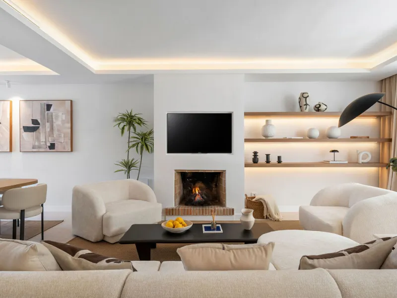 Beautifully designed three-story townhouse for sale in Nueva Andalucía's Golf Valley. Recently renovated, the property blends Mediterranean charm with the clean lines and functionality of modern living. Its architecture captures the lifestyle expectations