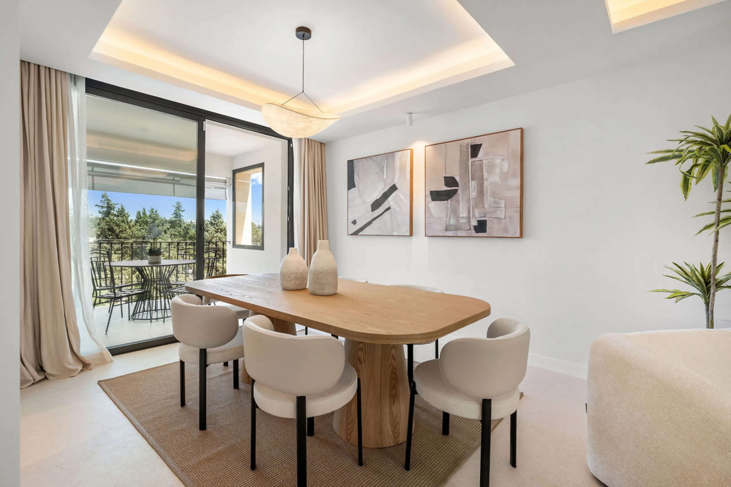 Beautifully designed three-story townhouse for sale in Nueva Andalucía's Golf Valley. Recently renovated, the property blends Mediterranean charm with the clean lines and functionality of modern living. Its architecture captures the lifestyle expectations
