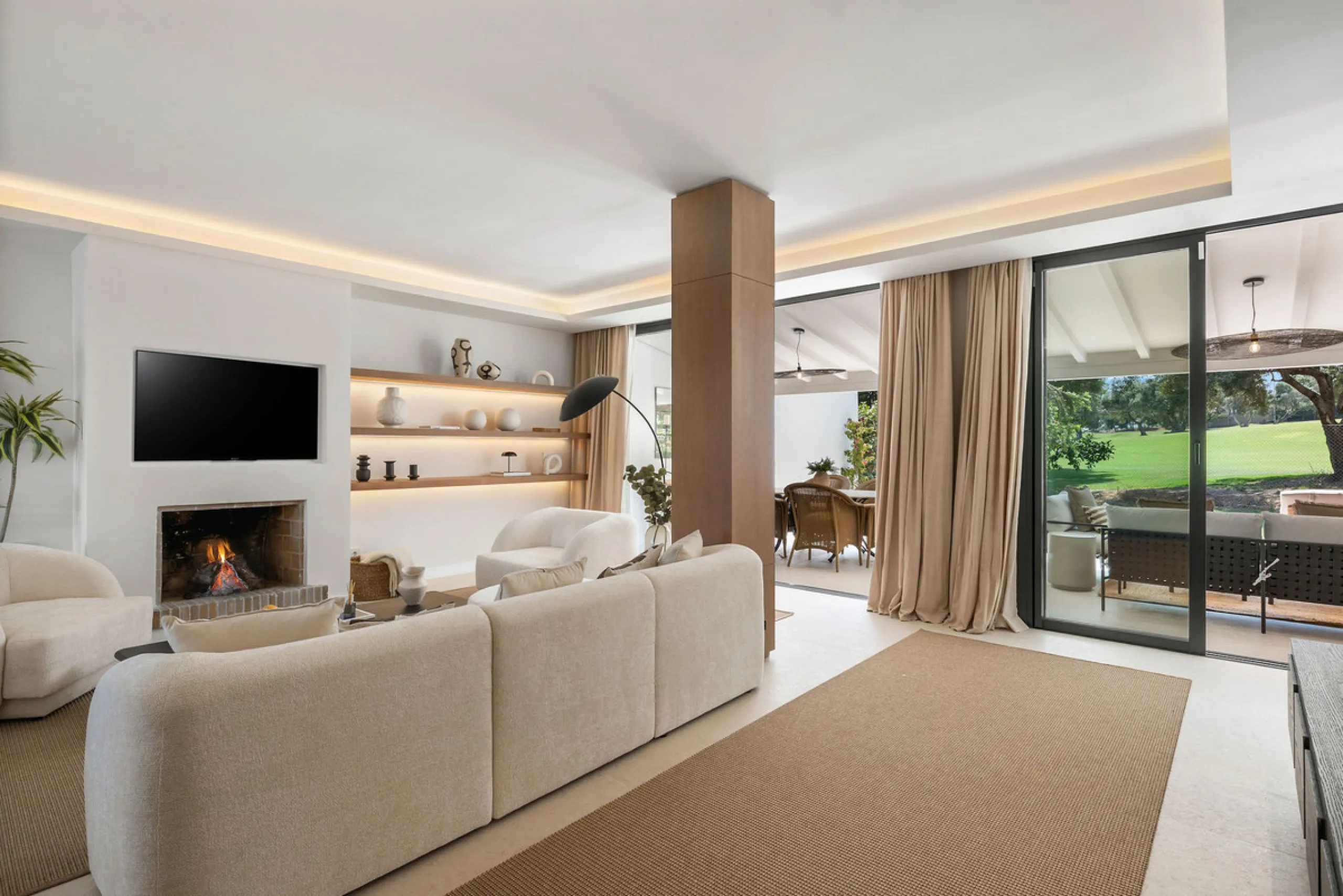 Beautifully designed three-story townhouse for sale in Nueva Andalucía's Golf Valley. Recently renovated, the property blends Mediterranean charm with the clean lines and functionality of modern living. Its architecture captures the lifestyle expectations