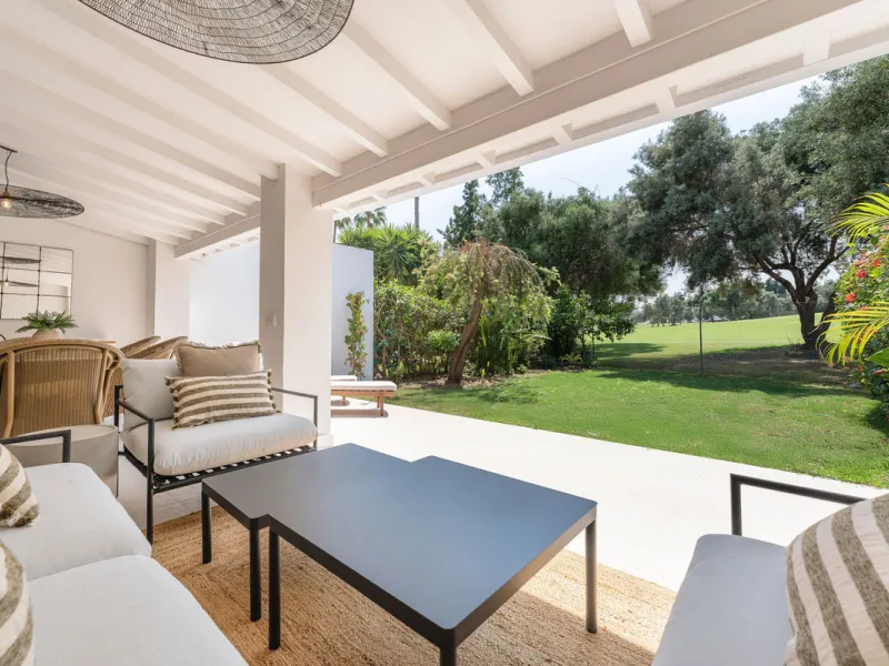 Beautifully designed three-story townhouse for sale in Nueva Andalucía's Golf Valley. Recently renovated, the property blends Mediterranean charm with the clean lines and functionality of modern living. Its architecture captures the lifestyle expectations