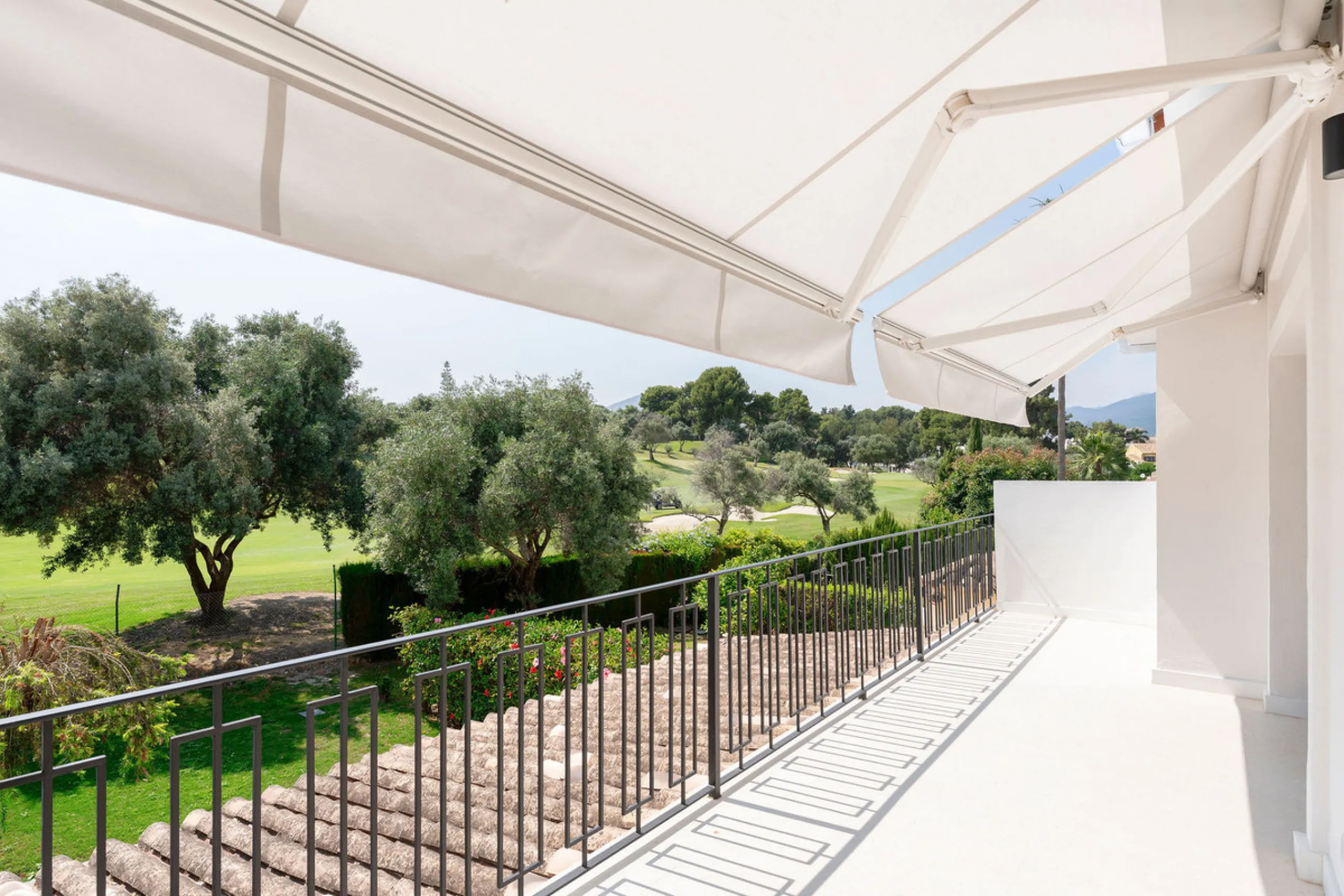 Beautifully designed three-story townhouse for sale in Nueva Andalucía's Golf Valley. Recently renovated, the property blends Mediterranean charm with the clean lines and functionality of modern living. Its architecture captures the lifestyle expectations