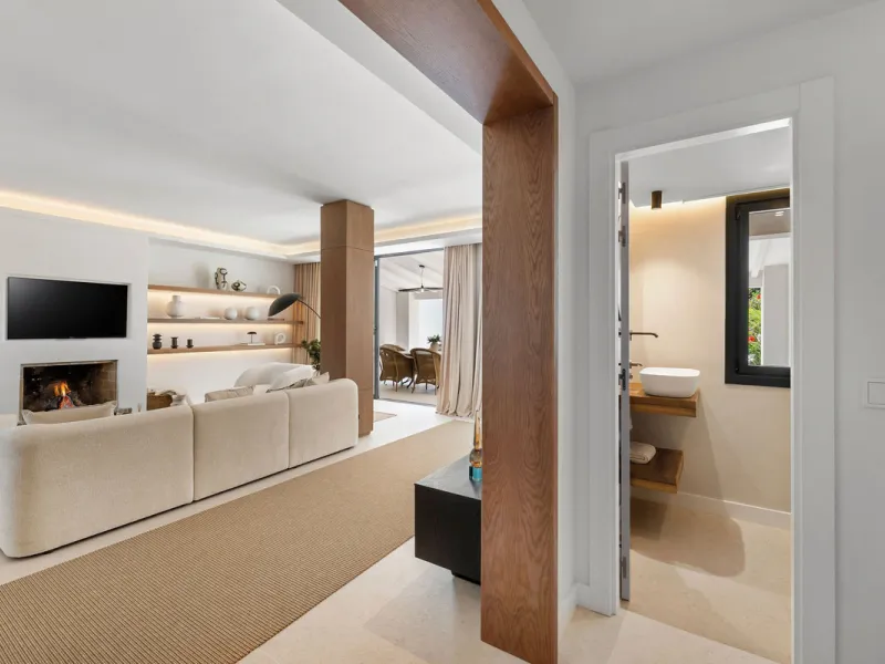 Beautifully designed three-story townhouse for sale in Nueva Andalucía's Golf Valley. Recently renovated, the property blends Mediterranean charm with the clean lines and functionality of modern living. Its architecture captures the lifestyle expectations