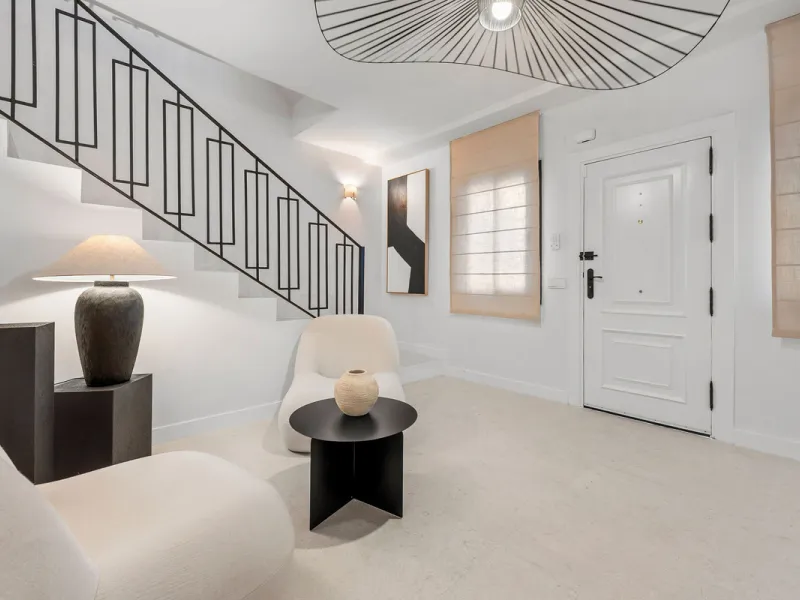 Beautifully designed three-story townhouse for sale in Nueva Andalucía's Golf Valley. Recently renovated, the property blends Mediterranean charm with the clean lines and functionality of modern living. Its architecture captures the lifestyle expectations