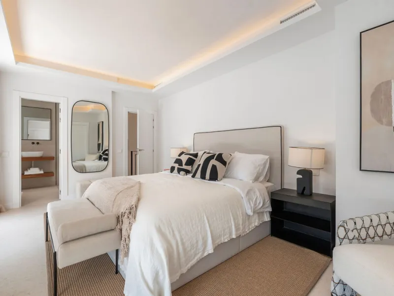 Beautifully designed three-story townhouse for sale in Nueva Andalucía's Golf Valley. Recently renovated, the property blends Mediterranean charm with the clean lines and functionality of modern living. Its architecture captures the lifestyle expectations