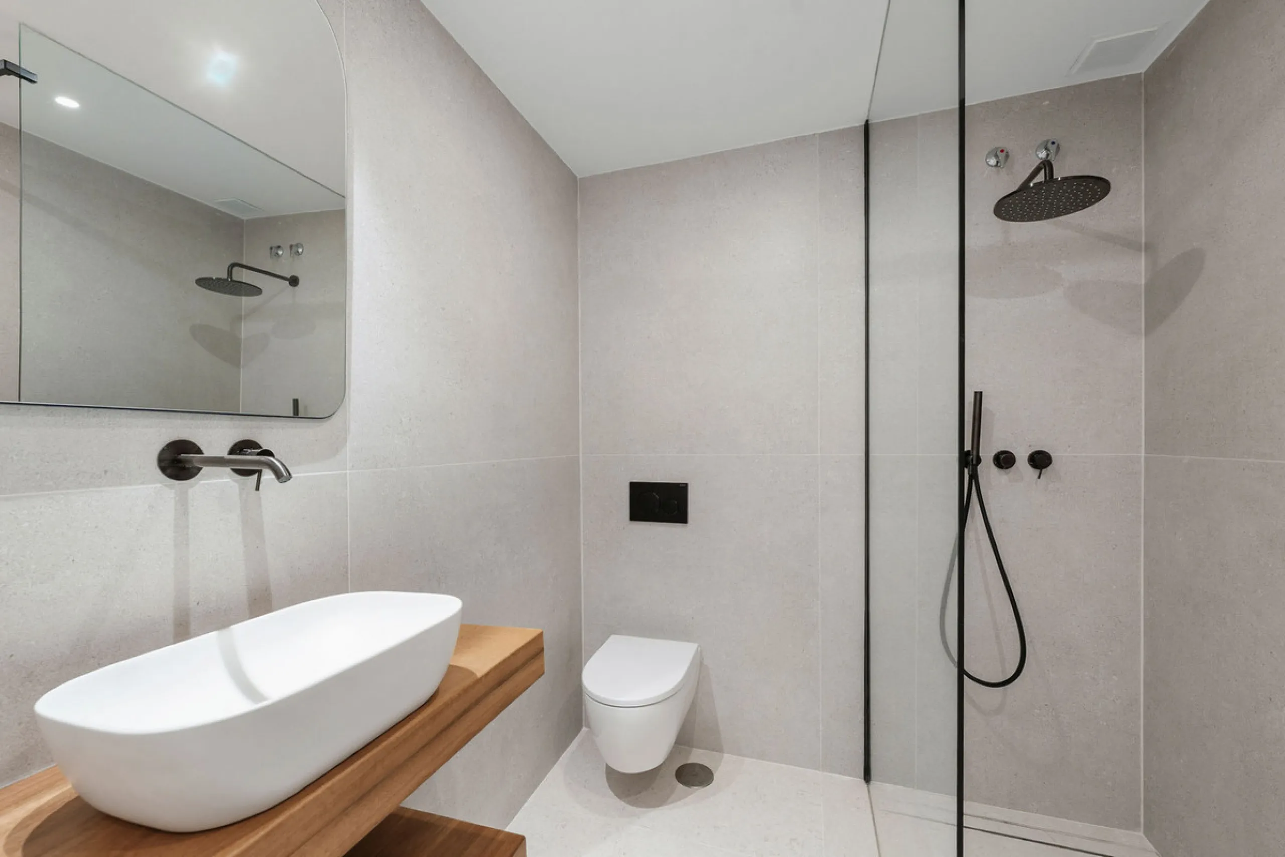Beautifully designed three-story townhouse for sale in Nueva Andalucía's Golf Valley. Recently renovated, the property blends Mediterranean charm with the clean lines and functionality of modern living. Its architecture captures the lifestyle expectations
