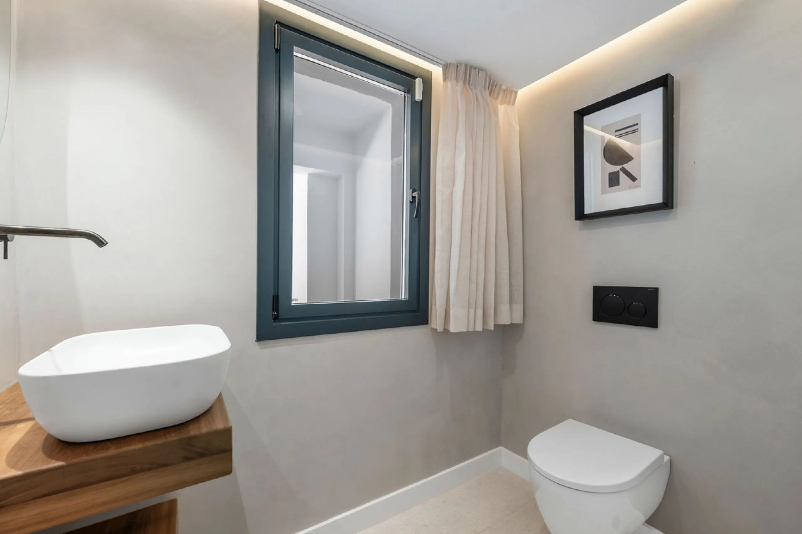 Beautifully designed three-story townhouse for sale in Nueva Andalucía's Golf Valley. Recently renovated, the property blends Mediterranean charm with the clean lines and functionality of modern living. Its architecture captures the lifestyle expectations