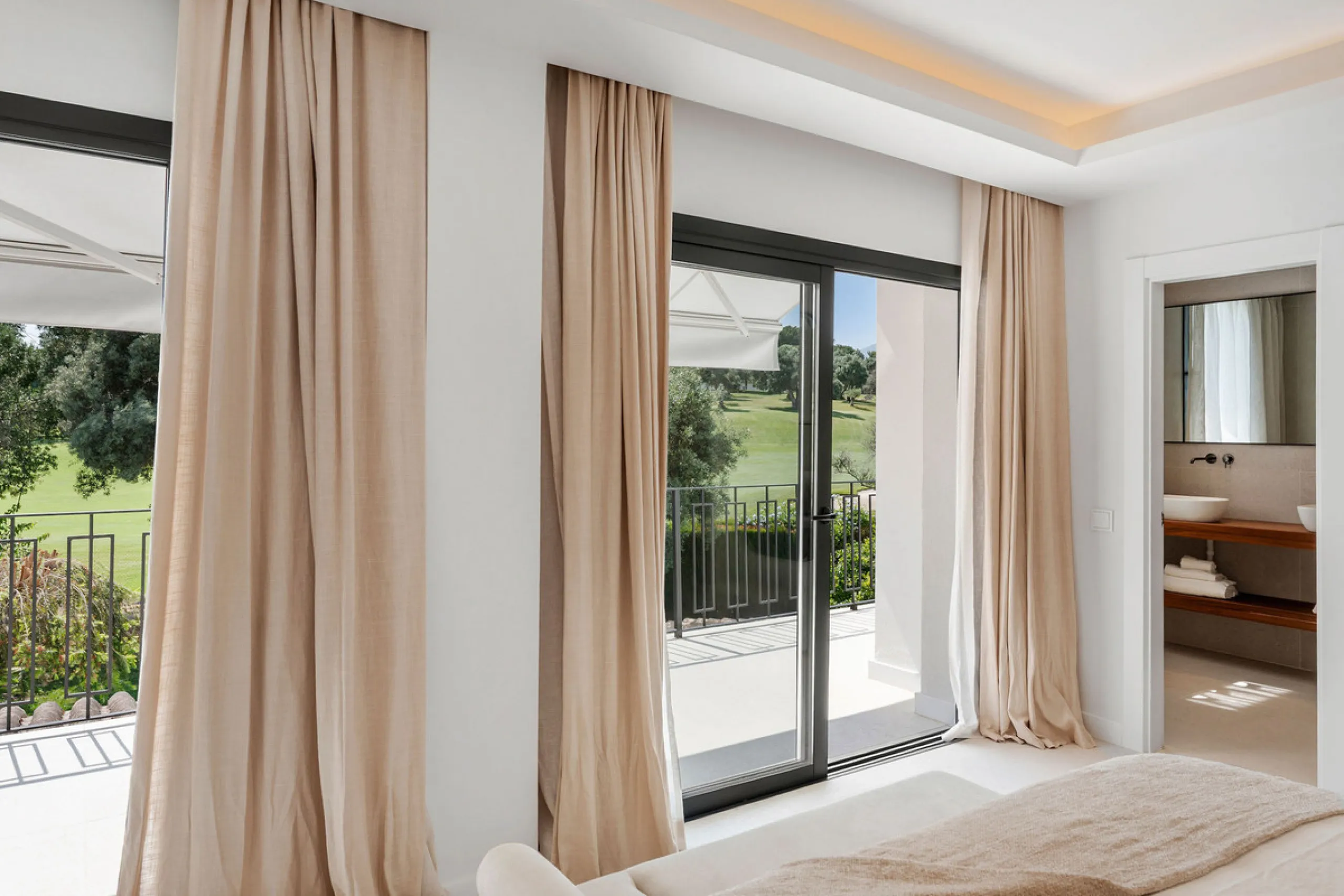 Beautifully designed three-story townhouse for sale in Nueva Andalucía's Golf Valley. Recently renovated, the property blends Mediterranean charm with the clean lines and functionality of modern living. Its architecture captures the lifestyle expectations
