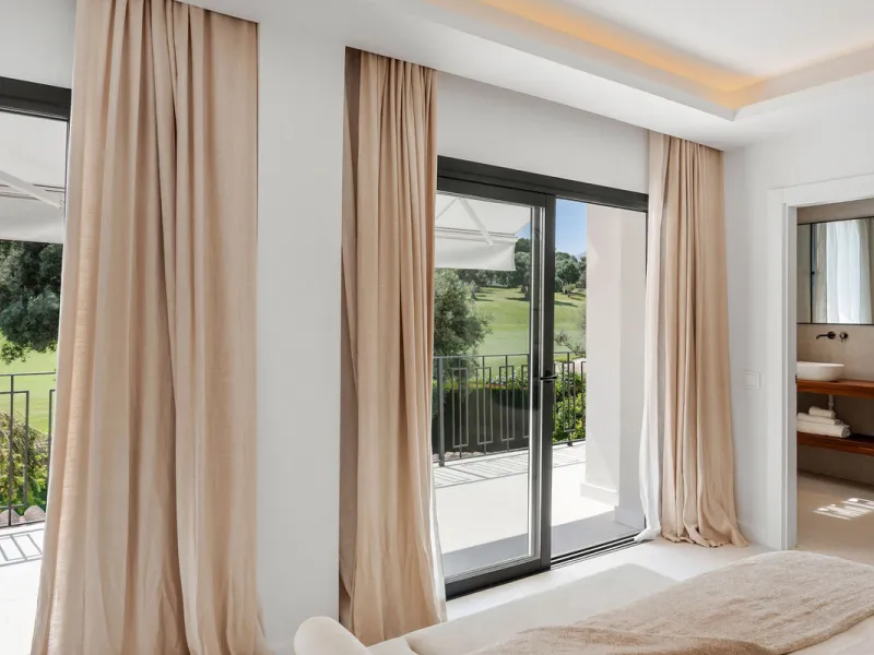 Beautifully designed three-story townhouse for sale in Nueva Andalucía's Golf Valley. Recently renovated, the property blends Mediterranean charm with the clean lines and functionality of modern living. Its architecture captures the lifestyle expectations