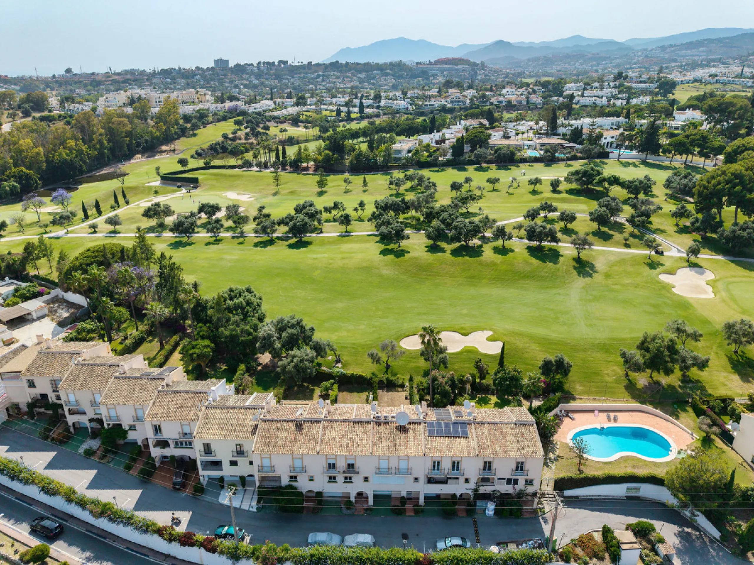 Beautifully designed three-story townhouse for sale in Nueva Andalucía's Golf Valley. Recently renovated, the property blends Mediterranean charm with the clean lines and functionality of modern living. Its architecture captures the lifestyle expectations