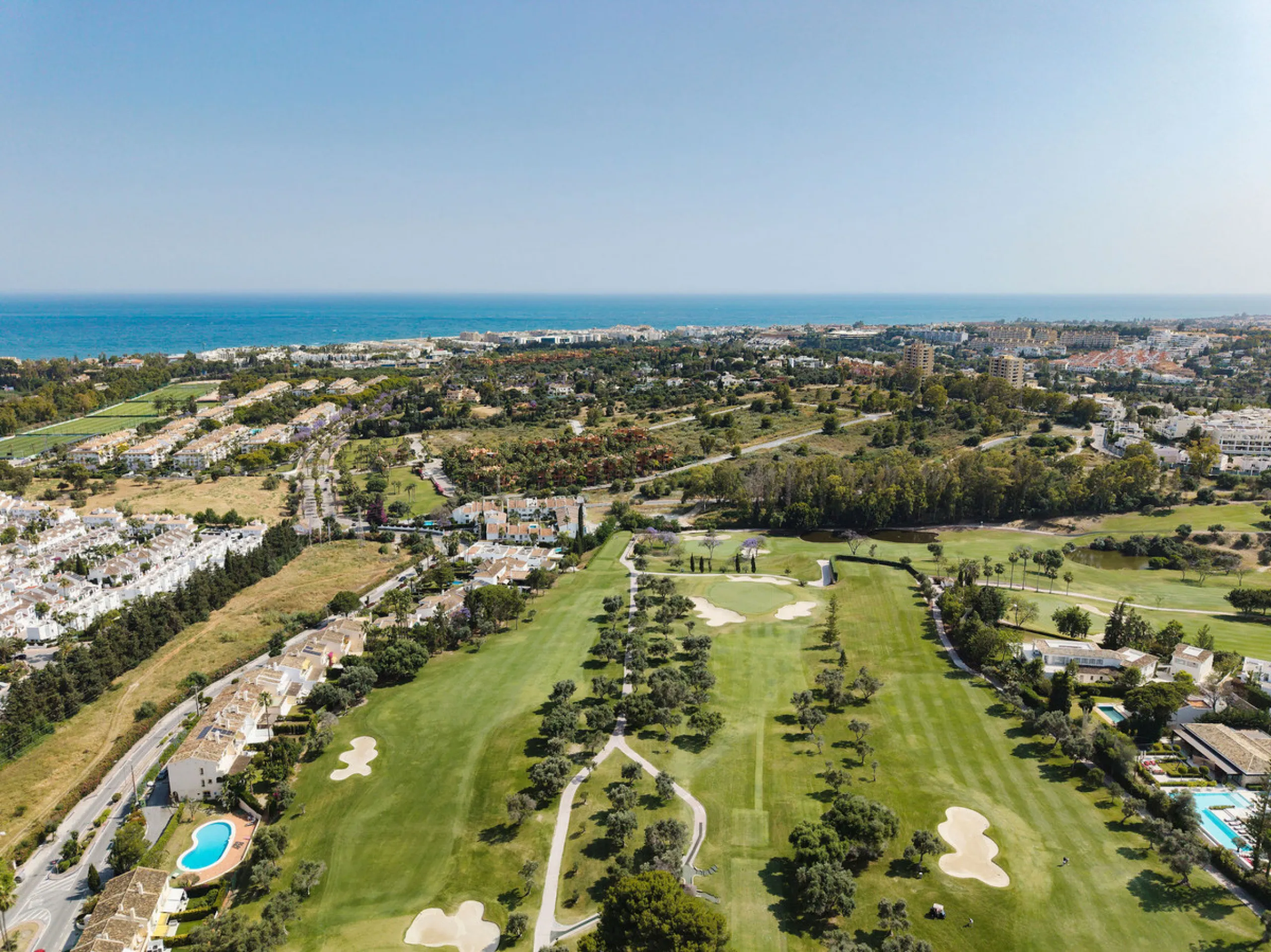 Beautifully designed three-story townhouse for sale in Nueva Andalucía's Golf Valley. Recently renovated, the property blends Mediterranean charm with the clean lines and functionality of modern living. Its architecture captures the lifestyle expectations