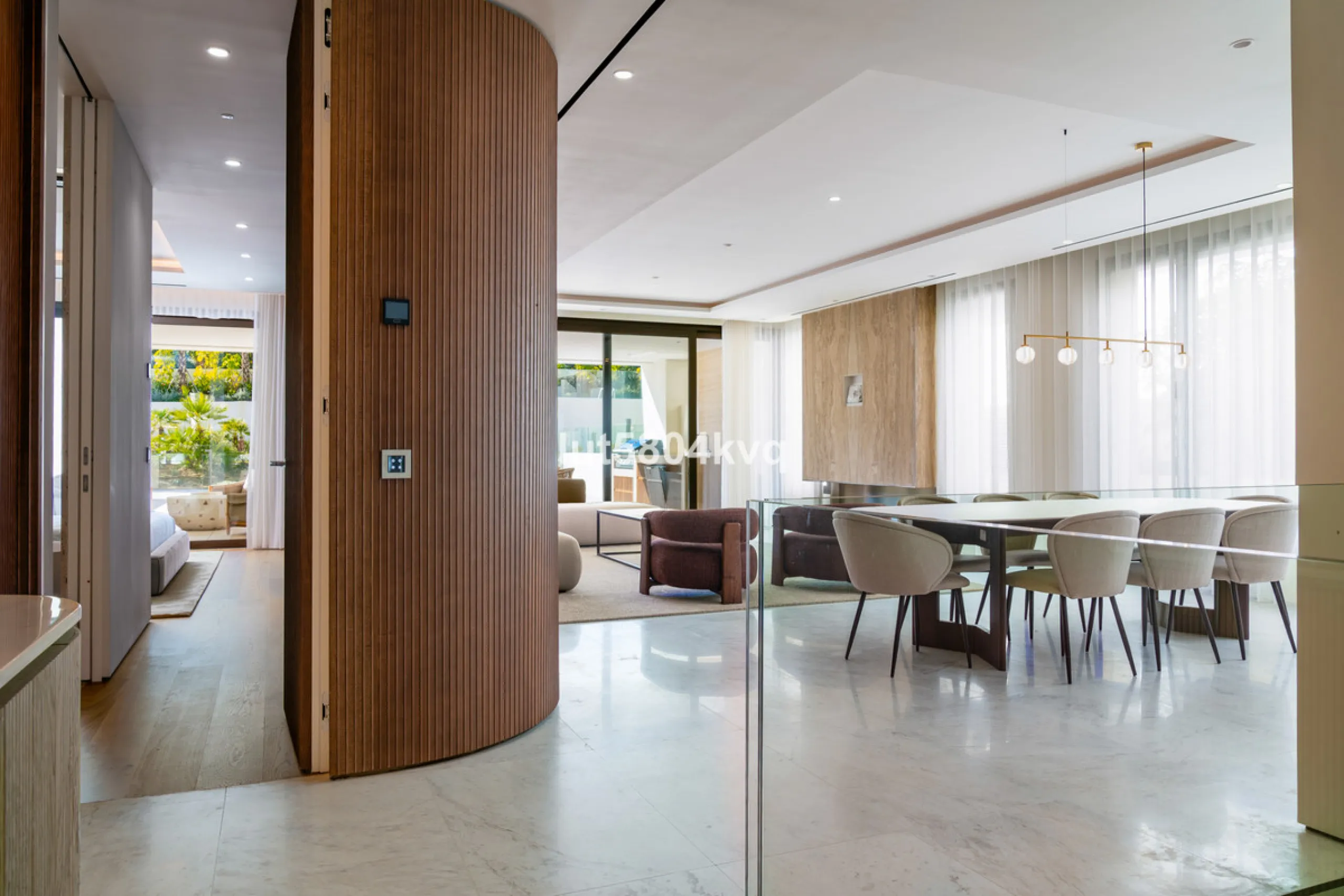 Apartment - Ground Floor Apartment в продаже в Marbella, Málaga. В доме 4 спален и 5 ванных комнат. Площадь дома 443 м²