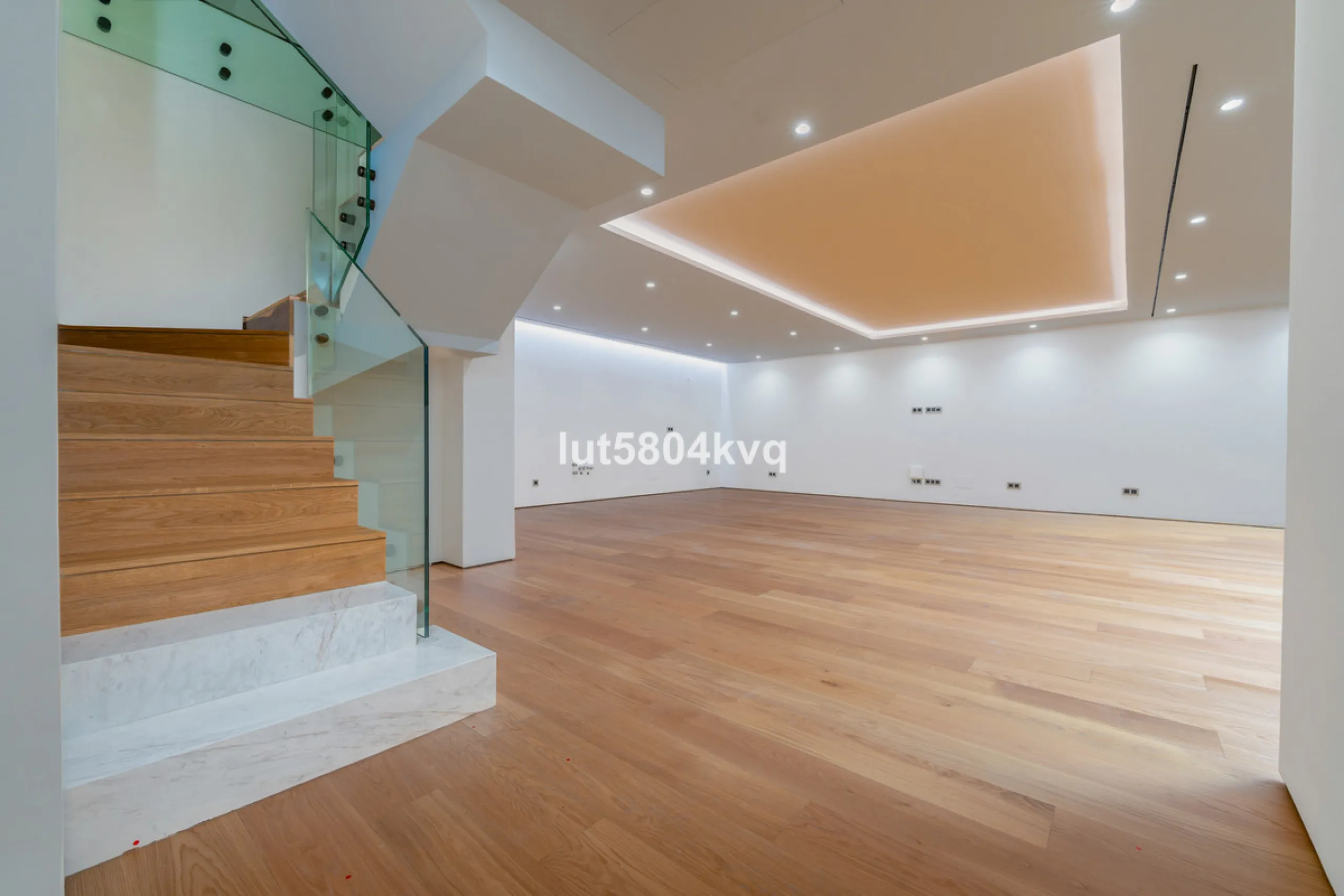 Apartment - Ground Floor Apartment в продаже в Marbella, Málaga. В доме 4 спален и 5 ванных комнат. Площадь дома 443 м²