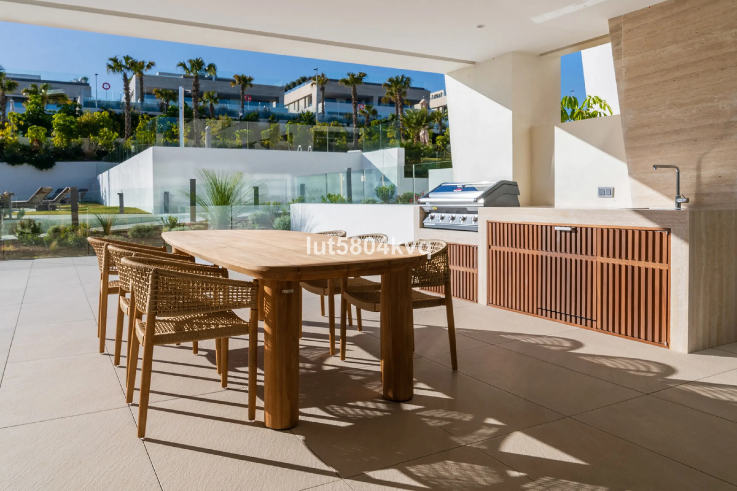 Apartment - Ground Floor Apartment в продаже в Marbella, Málaga. В доме 4 спален и 5 ванных комнат. Площадь дома 443 м²