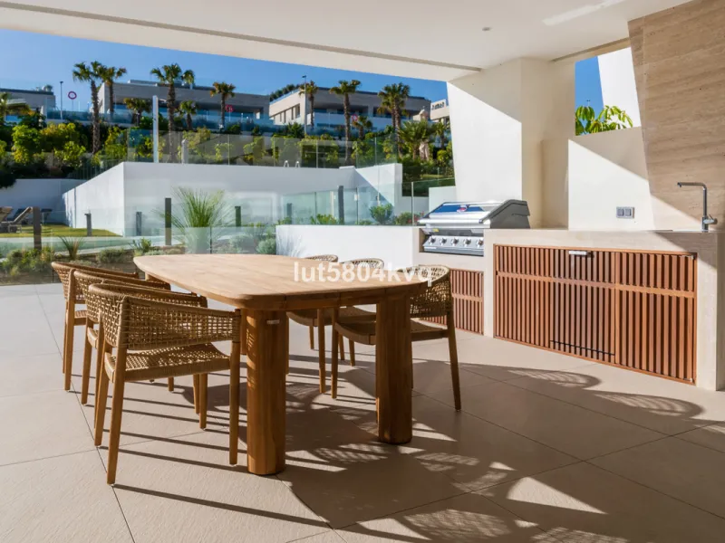 Apartment - Ground Floor Apartment в продаже в Marbella, Málaga. В доме 4 спален и 5 ванных комнат. Площадь дома 443 м²