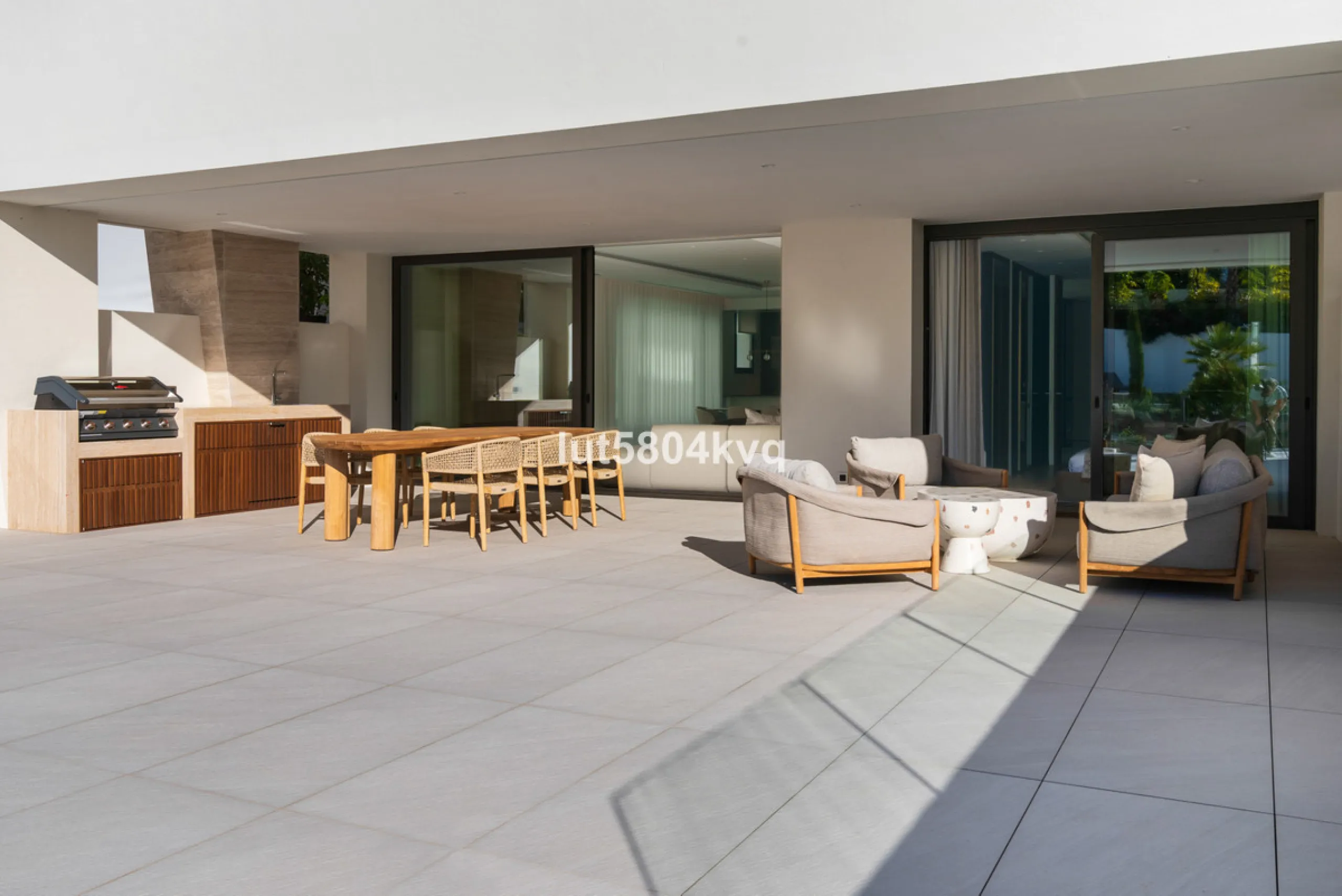 Apartment - Ground Floor Apartment в продаже в Marbella, Málaga. В доме 4 спален и 5 ванных комнат. Площадь дома 443 м²