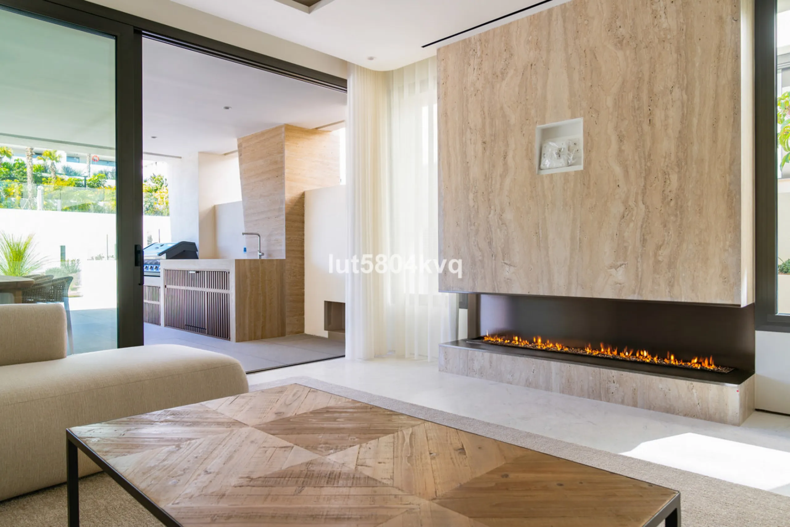 Apartment - Ground Floor Apartment в продаже в Marbella, Málaga. В доме 4 спален и 5 ванных комнат. Площадь дома 443 м²