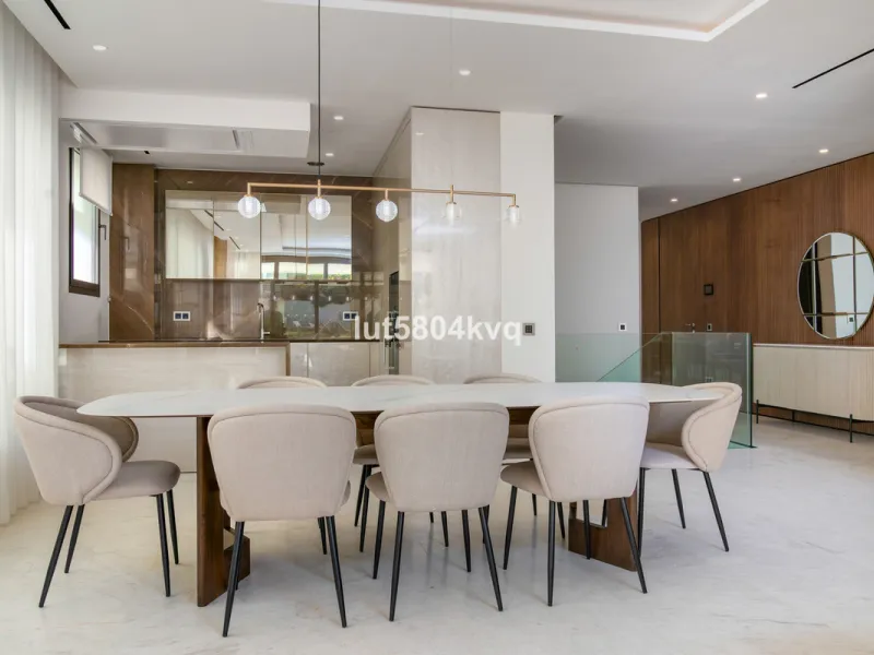 Apartment - Ground Floor Apartment в продаже в Marbella, Málaga. В доме 4 спален и 5 ванных комнат. Площадь дома 443 м²