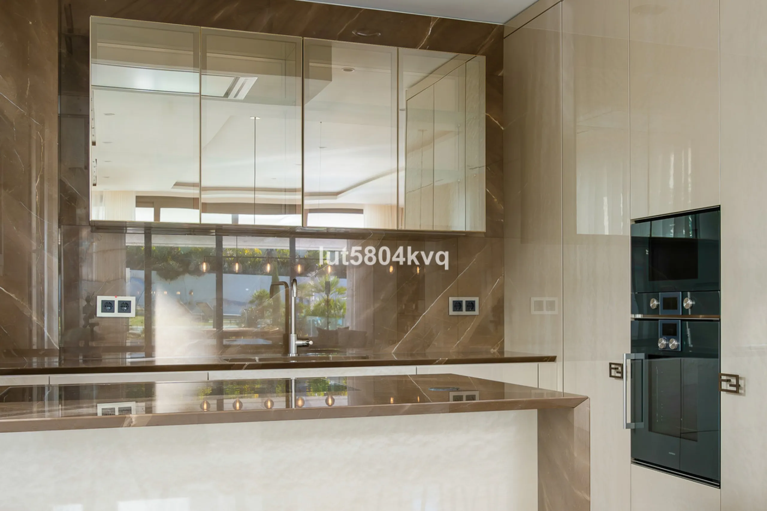 Apartment - Ground Floor Apartment в продаже в Marbella, Málaga. В доме 4 спален и 5 ванных комнат. Площадь дома 443 м²