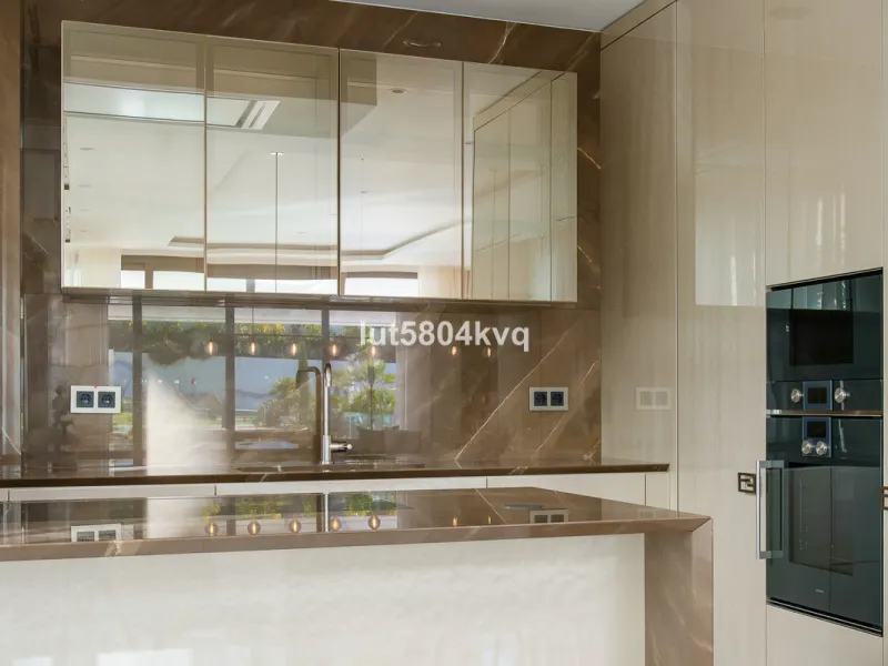 Apartment - Ground Floor Apartment в продаже в Marbella, Málaga. В доме 4 спален и 5 ванных комнат. Площадь дома 443 м²