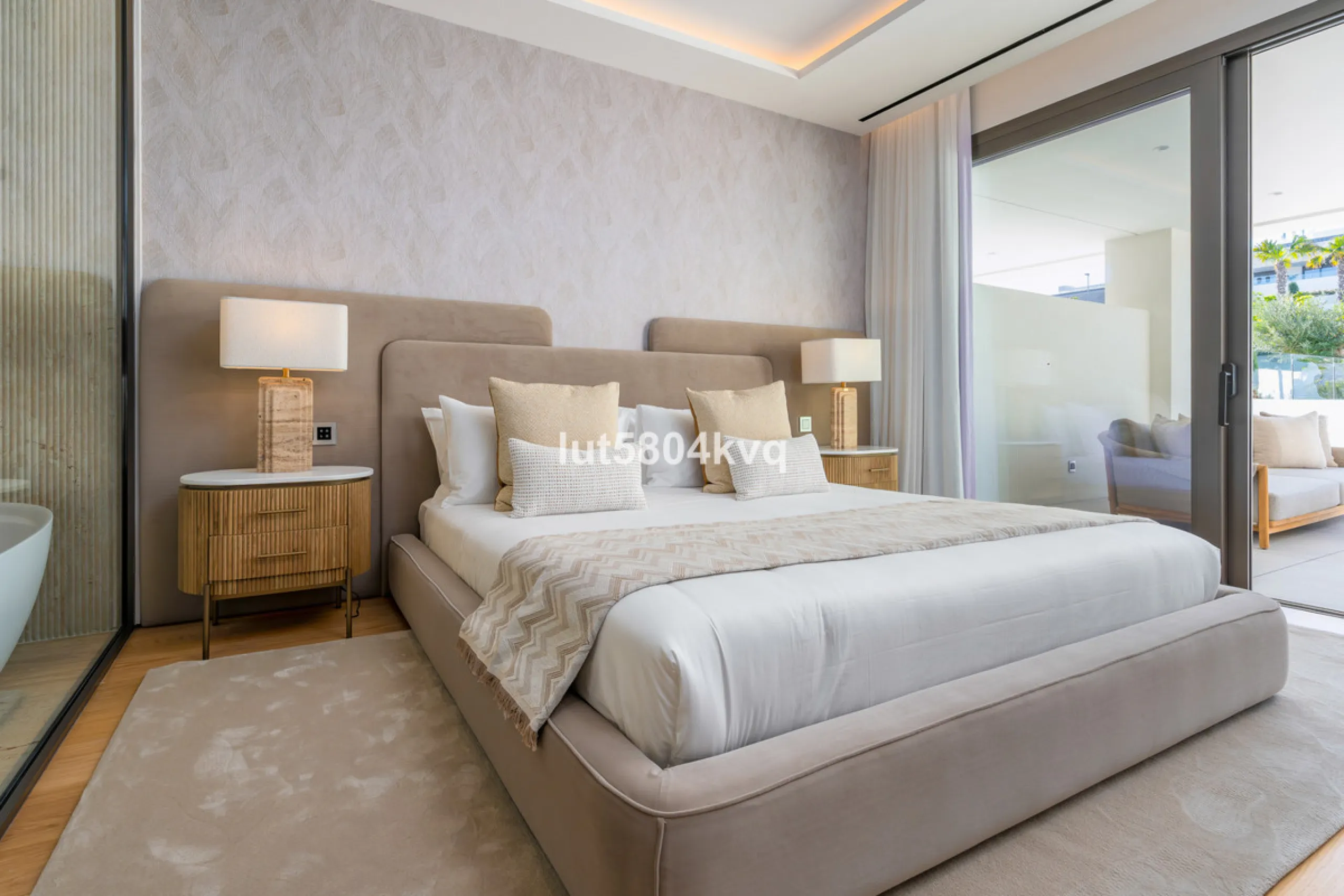 Apartment - Ground Floor Apartment в продаже в Marbella, Málaga. В доме 4 спален и 5 ванных комнат. Площадь дома 443 м²