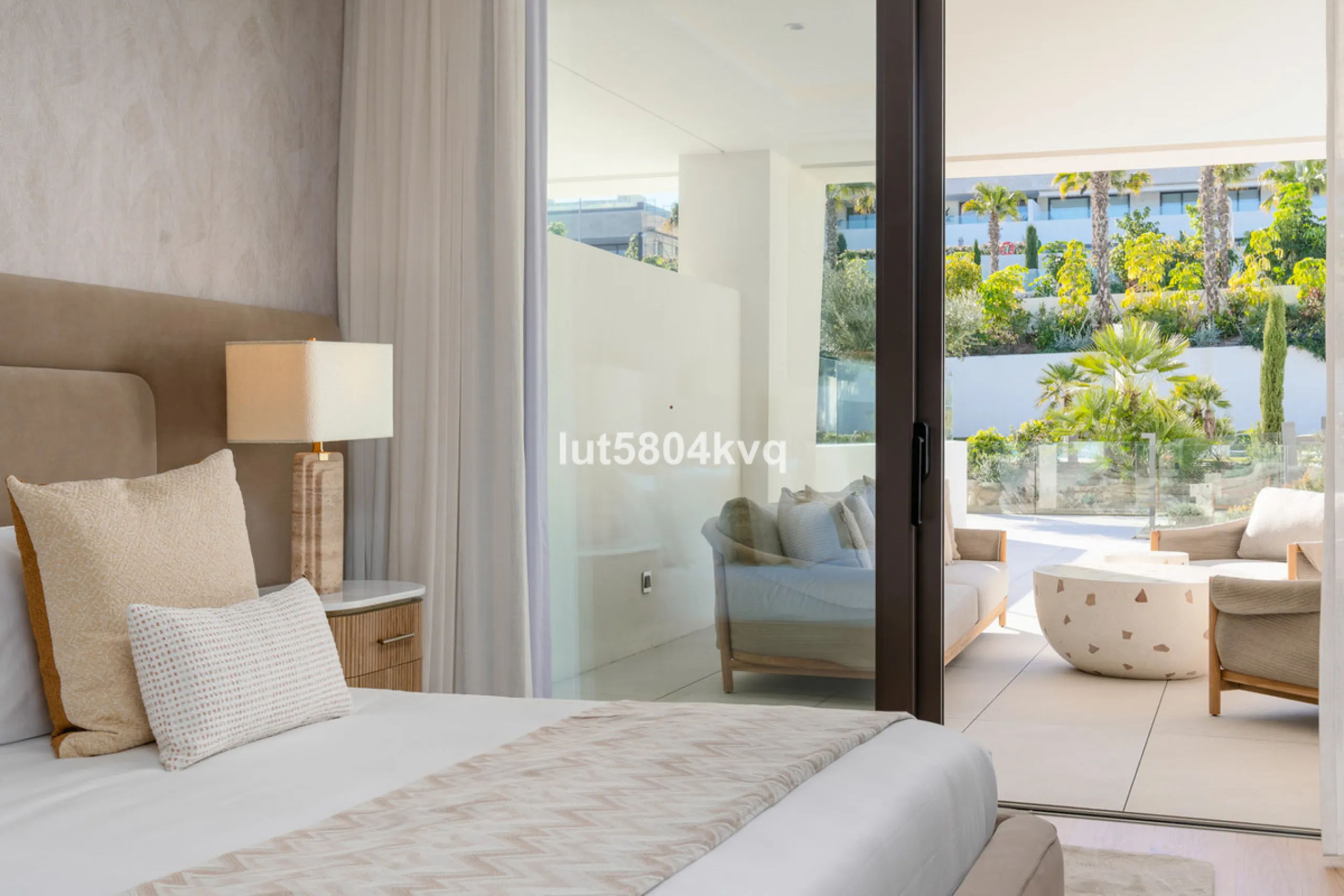 Apartment - Ground Floor Apartment в продаже в Marbella, Málaga. В доме 4 спален и 5 ванных комнат. Площадь дома 443 м²