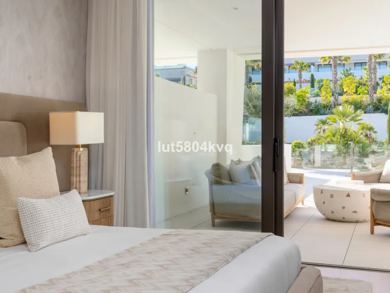 Apartment - Ground Floor Apartment в продаже в Marbella, Málaga. В доме 4 спален и 5 ванных комнат. Площадь дома 443 м²