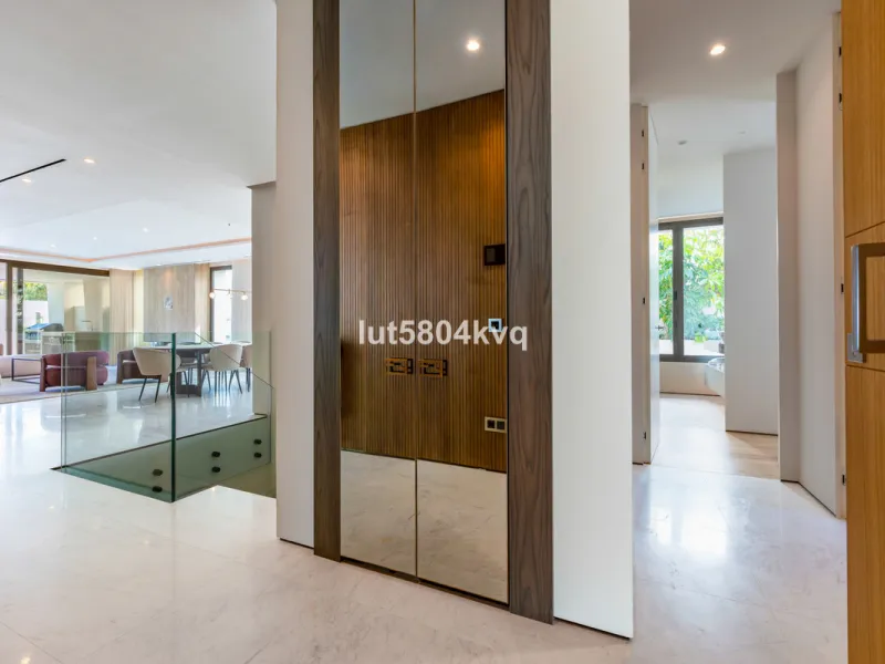 Apartment - Ground Floor Apartment в продаже в Marbella, Málaga. В доме 4 спален и 5 ванных комнат. Площадь дома 443 м²