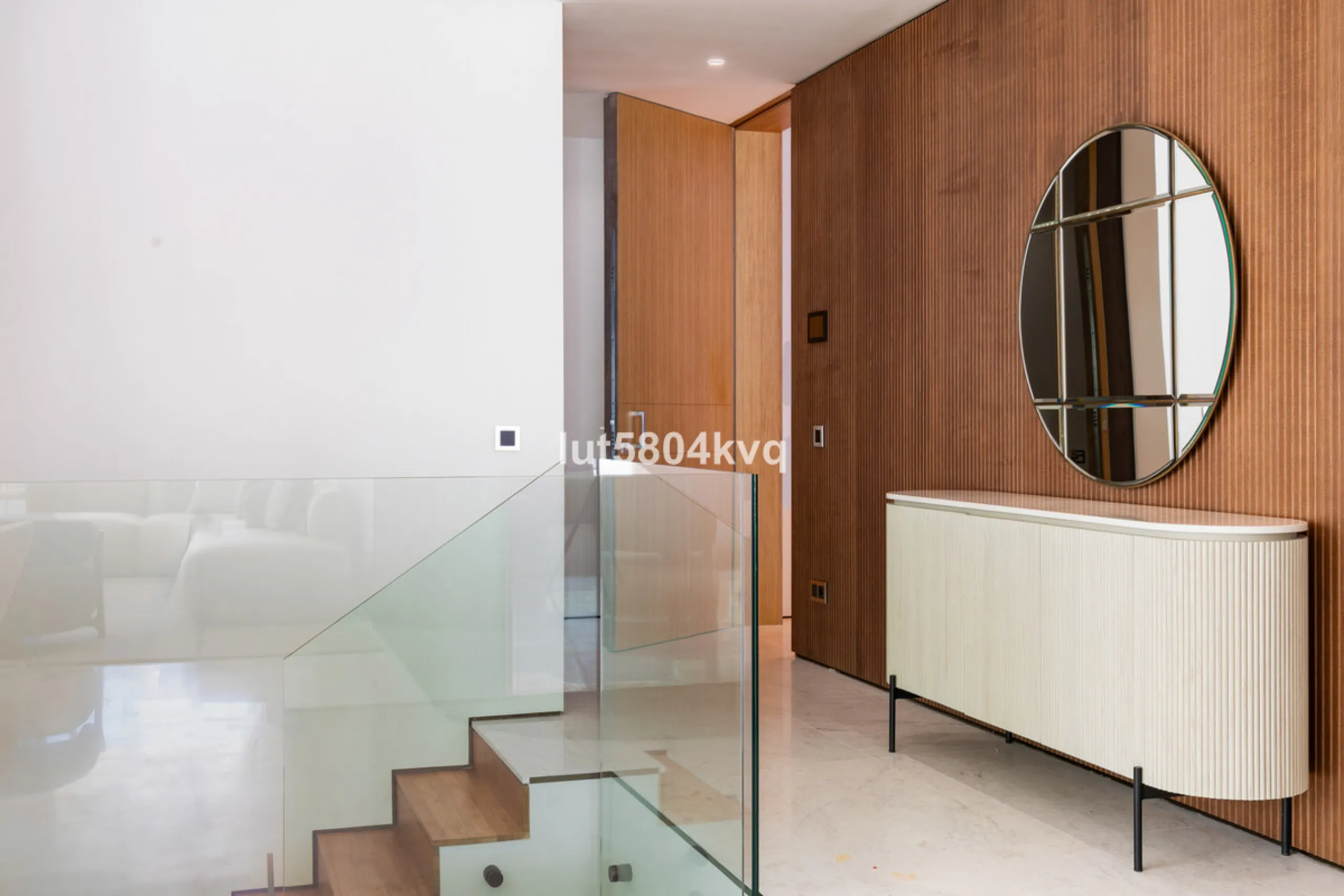 Apartment - Ground Floor Apartment в продаже в Marbella, Málaga. В доме 4 спален и 5 ванных комнат. Площадь дома 443 м²