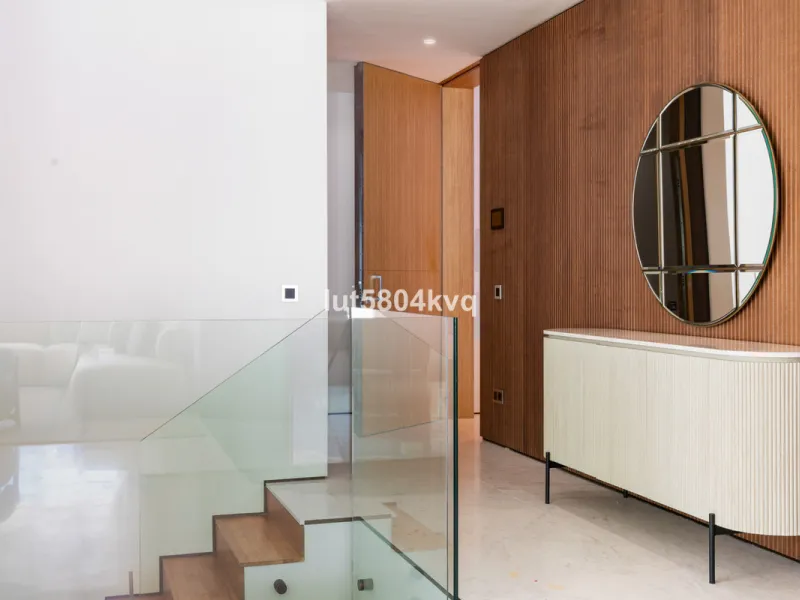 Apartment - Ground Floor Apartment в продаже в Marbella, Málaga. В доме 4 спален и 5 ванных комнат. Площадь дома 443 м²