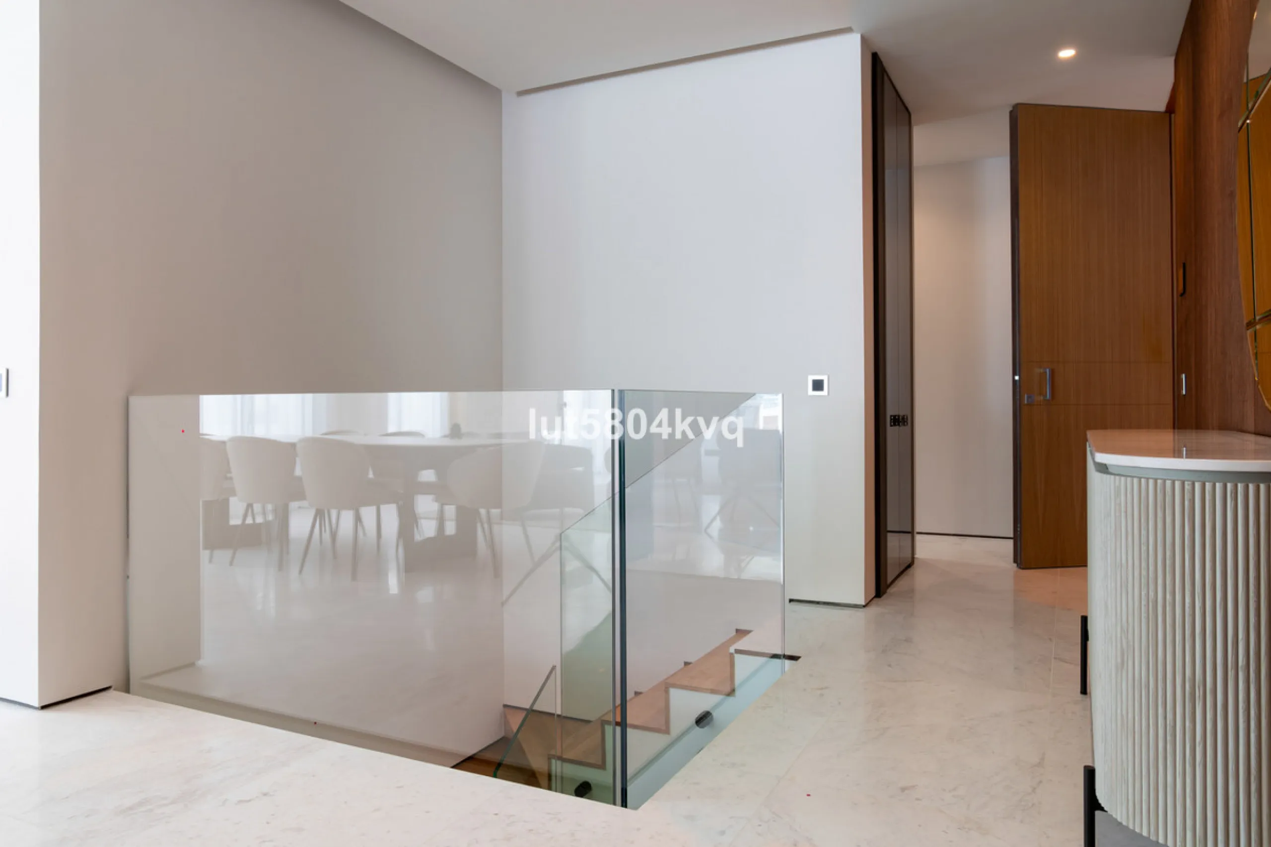 Apartment - Ground Floor Apartment в продаже в Marbella, Málaga. В доме 4 спален и 5 ванных комнат. Площадь дома 443 м²