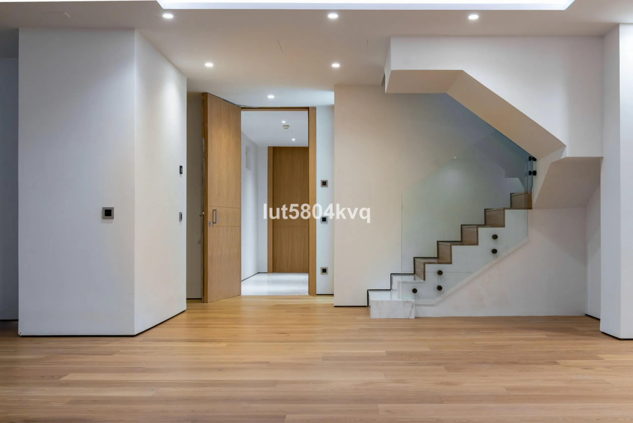Apartment - Ground Floor Apartment в продаже в Marbella, Málaga. В доме 4 спален и 5 ванных комнат. Площадь дома 443 м²