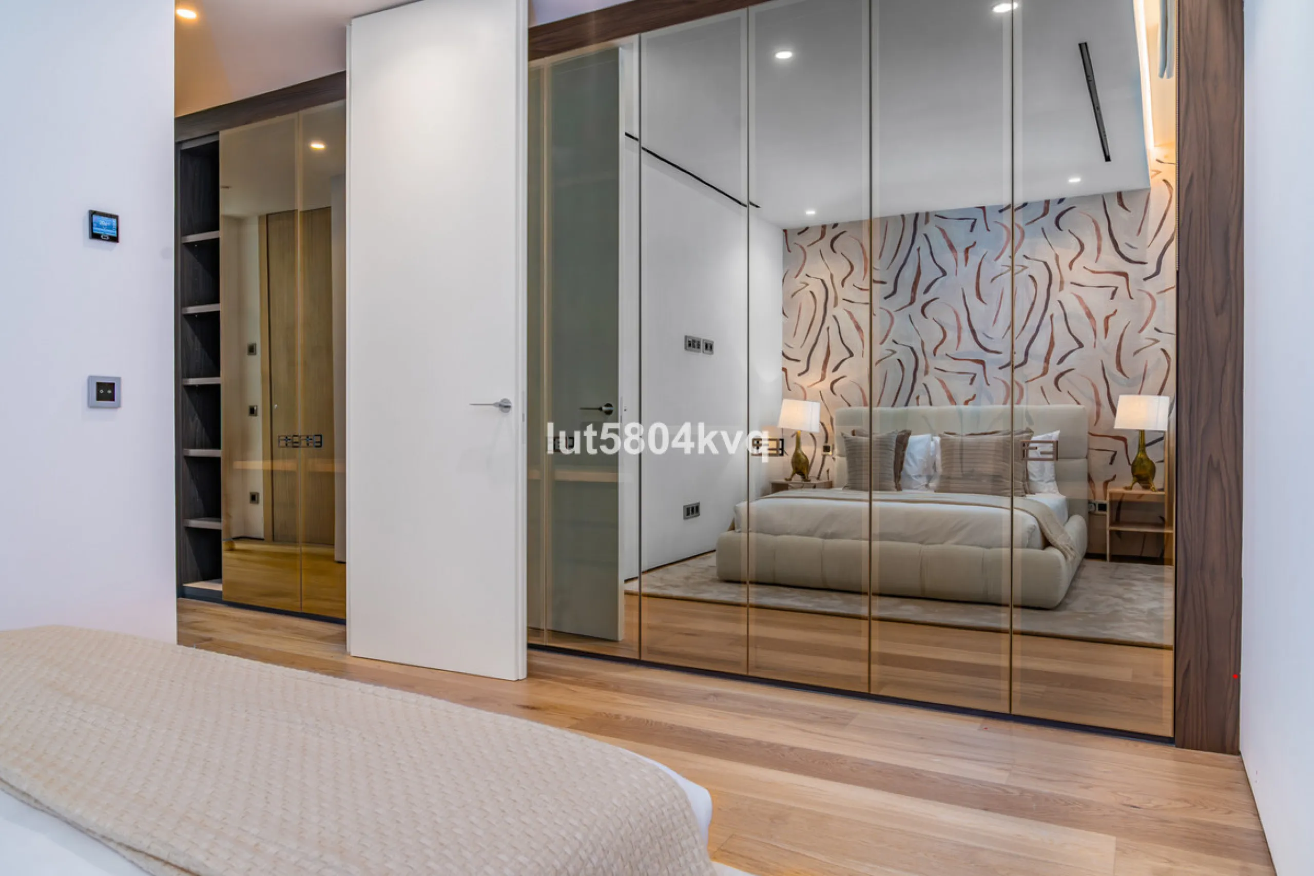 Apartment - Ground Floor Apartment в продаже в Marbella, Málaga. В доме 4 спален и 5 ванных комнат. Площадь дома 443 м²
