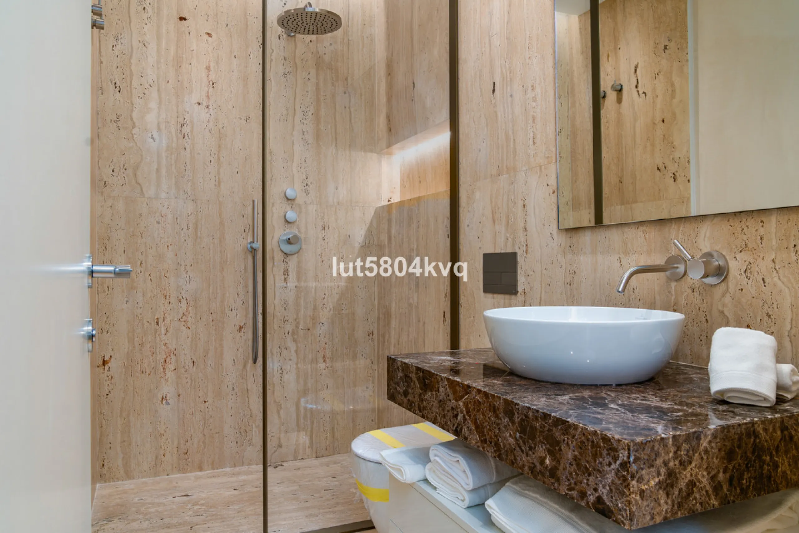 Apartment - Ground Floor Apartment в продаже в Marbella, Málaga. В доме 4 спален и 5 ванных комнат. Площадь дома 443 м²