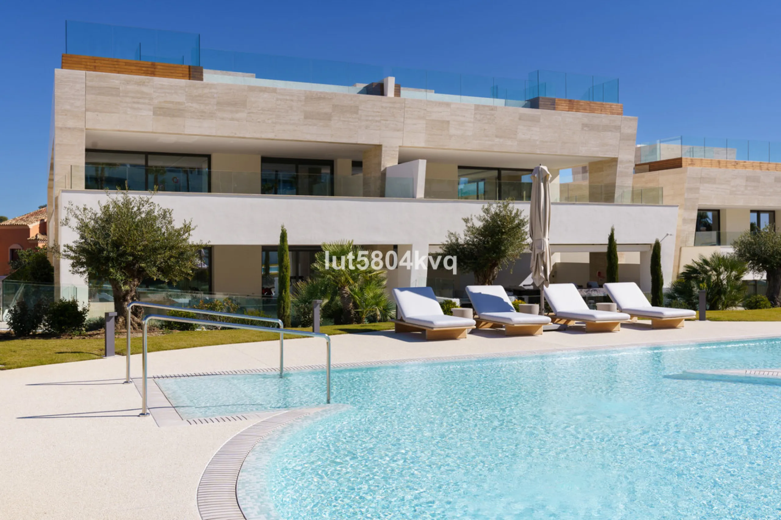 Apartment - Ground Floor Apartment в продаже в Marbella, Málaga. В доме 4 спален и 5 ванных комнат. Площадь дома 443 м²