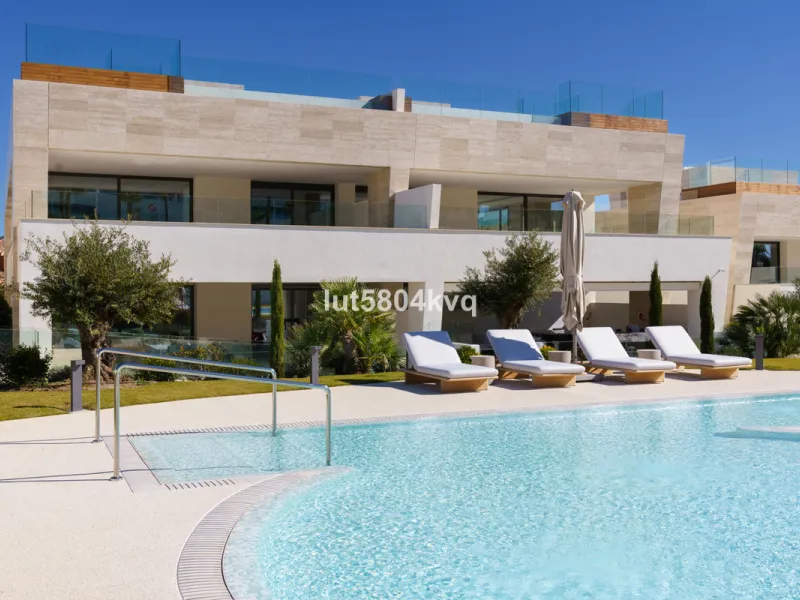 Apartment - Ground Floor Apartment в продаже в Marbella, Málaga. В доме 4 спален и 5 ванных комнат. Площадь дома 443 м²