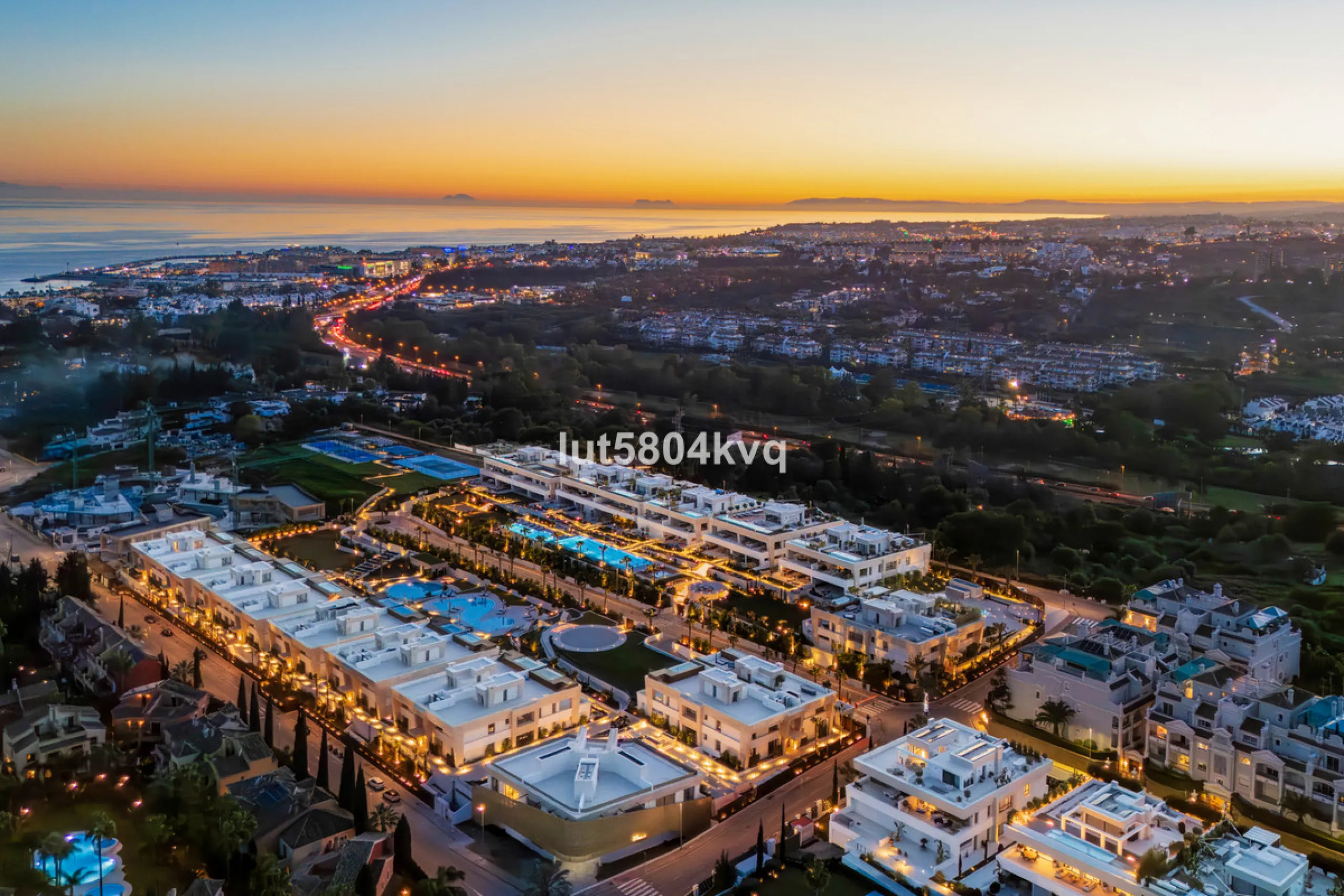 Apartment - Ground Floor Apartment в продаже в Marbella, Málaga. В доме 4 спален и 5 ванных комнат. Площадь дома 443 м²