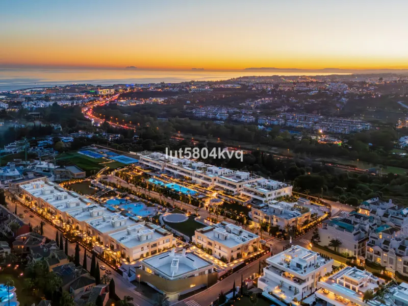 Apartment - Ground Floor Apartment в продаже в Marbella, Málaga. В доме 4 спален и 5 ванных комнат. Площадь дома 443 м²