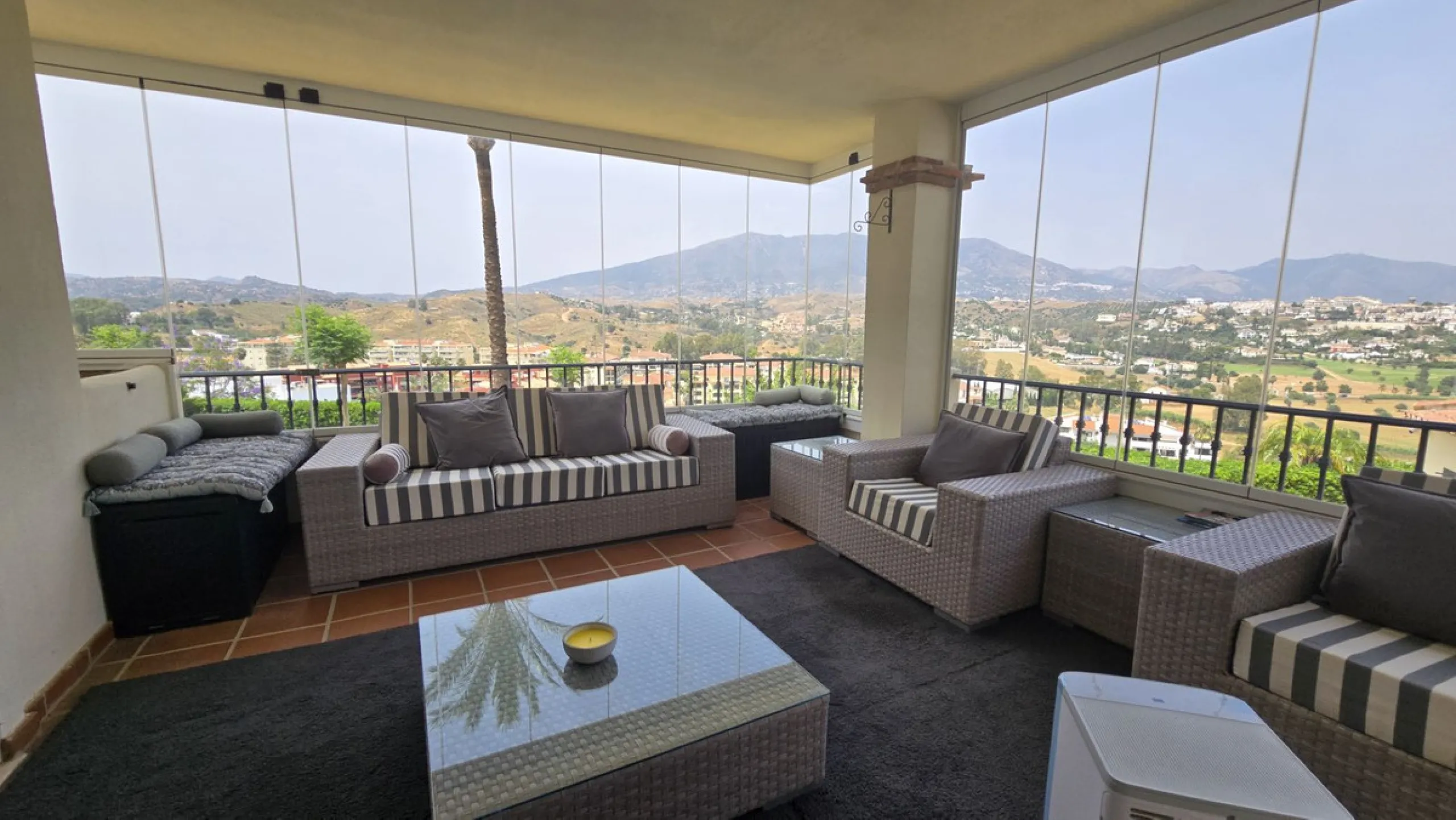 MOTIVATED SELLER. 3 BED 2 BATH. LA CALA HILLS € 420,000. ELEVATED GROUND FLOOR CORNER. AMAZING VIEWS.