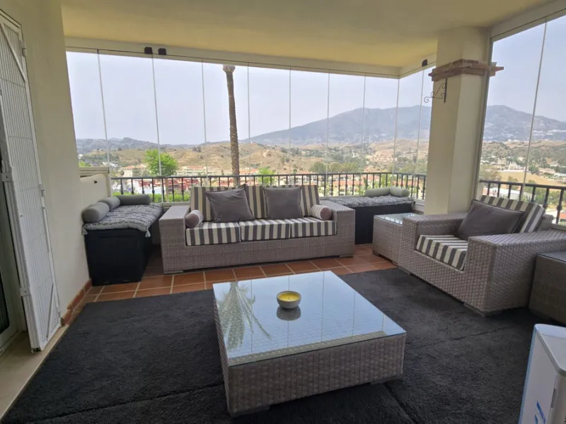 MOTIVATED SELLER. 3 BED 2 BATH. LA CALA HILLS € 420,000. ELEVATED GROUND FLOOR CORNER. AMAZING VIEWS.