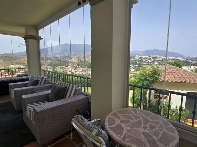 MOTIVATED SELLER. 3 BED 2 BATH. LA CALA HILLS € 420,000. ELEVATED GROUND FLOOR CORNER. AMAZING VIEWS.