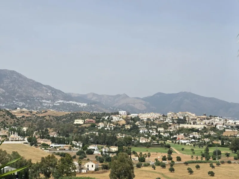 MOTIVATED SELLER. 3 BED 2 BATH. LA CALA HILLS € 420,000. ELEVATED GROUND FLOOR CORNER. AMAZING VIEWS.