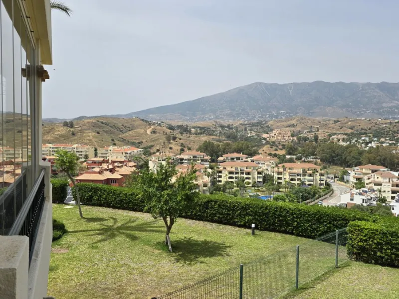 MOTIVATED SELLER. 3 BED 2 BATH. LA CALA HILLS € 420,000. ELEVATED GROUND FLOOR CORNER. AMAZING VIEWS.
